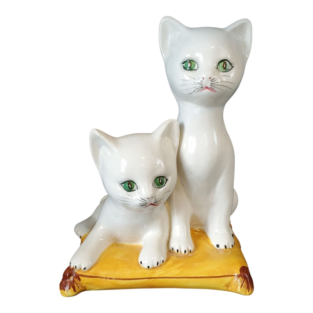 Majolica Two Cats On A Gold Pillow Figurine Made In Italy